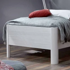 Bett und Nachtschrank Arneta in Weiß (zweiteilig)