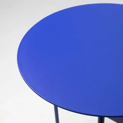Blauer Beistelltisch aus Stahl - Tegal