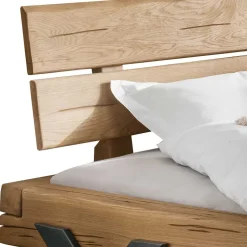 Designbett aus Eichenbalken mit Metallfüßen - Frenanda