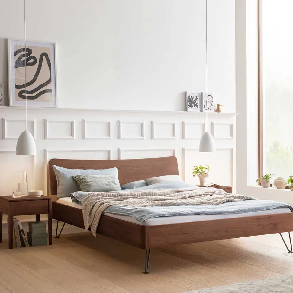 Doppelbett aus Nussbaum mit Stahlfüßen - Gedessa
