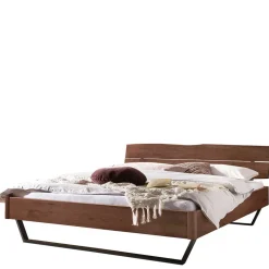 Industrial Bett aus Nussbaum massiv - Bluesa