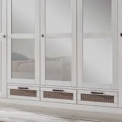 Massivholz-Schrank im Landhausstil Izarella mit drei Spiegeln