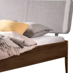 Nussbaum Bett mit extravagantem Kopfteil - Astosa