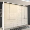 Riesiger Kleiderschrank mit 3 Falttüren - Zidarie