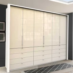 Riesiger Kleiderschrank mit 3 Falttüren - Zidarie