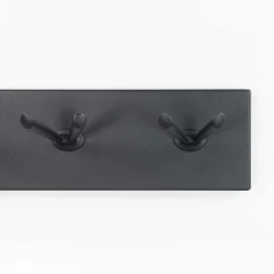 Schlichte Stahl Wandgarderobe mit 6 Kleiderhaken - Tarado