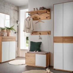 Wandgarderobe aus Asteiche Massivholz und Metall - Zonga