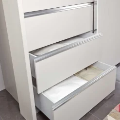 Weißer Kleiderschrank mit vier Schwebetüren - Bescaro