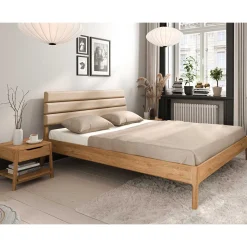 Wildeiche Holzbett mit Polsterkopfteil in Beige - Favorite
